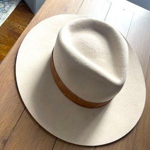 Gigi Pip Hat only worn once!